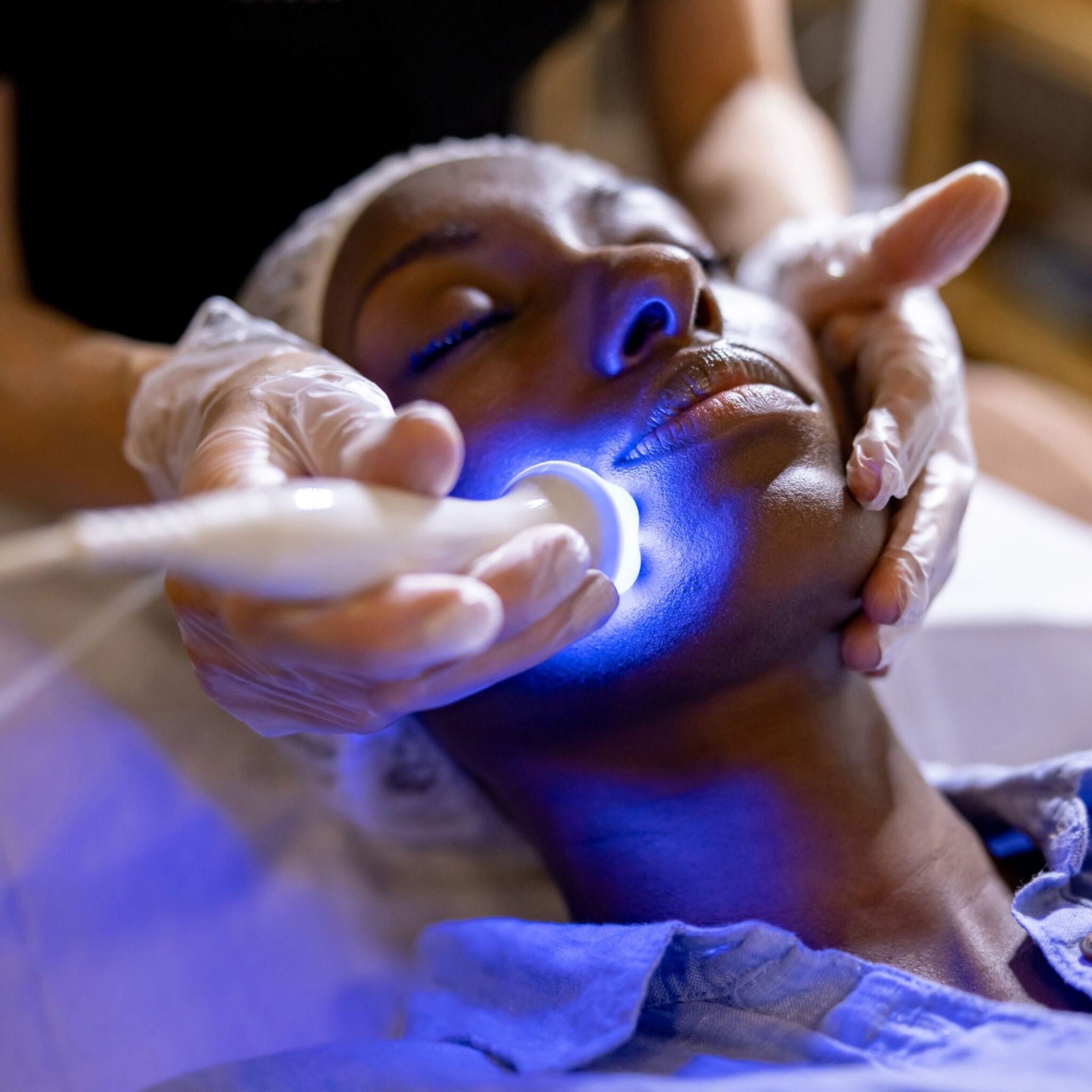 F&B LED Light Therapy Facial - The Deep Blue Reset